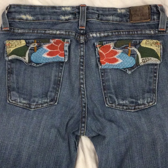 Street Denim Distressed Jeans Boot Cut Peacock Embroidered Back Flap Poc… - Picture 10 of 12